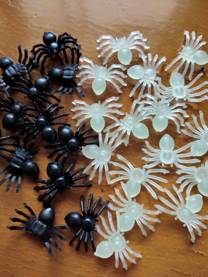 Halloween plastic spider