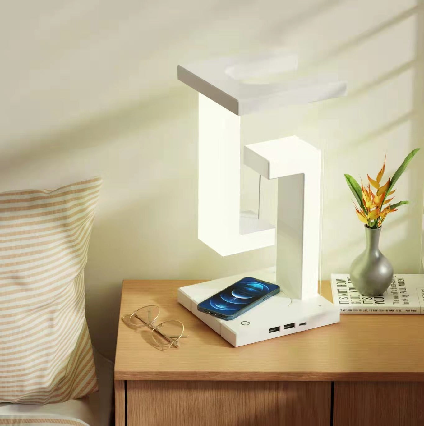 Creative Suspended Table Lamp with Wireless Charging – Balanced Floating Lamp for Home and Bedroom